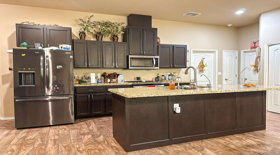 3501 Jose De La Paz, Laredo, Texas 78046, 4 Bedrooms Bedrooms, 5 Rooms Rooms,2 BathroomsBathrooms,Residential,For Sale,3501 Jose De La Paz,20264198