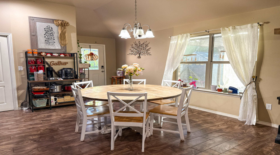 3501 Jose De La Paz, Laredo, Texas 78046, 4 Bedrooms Bedrooms, 5 Rooms Rooms,2 BathroomsBathrooms,Residential,For Sale,3501 Jose De La Paz,20264198