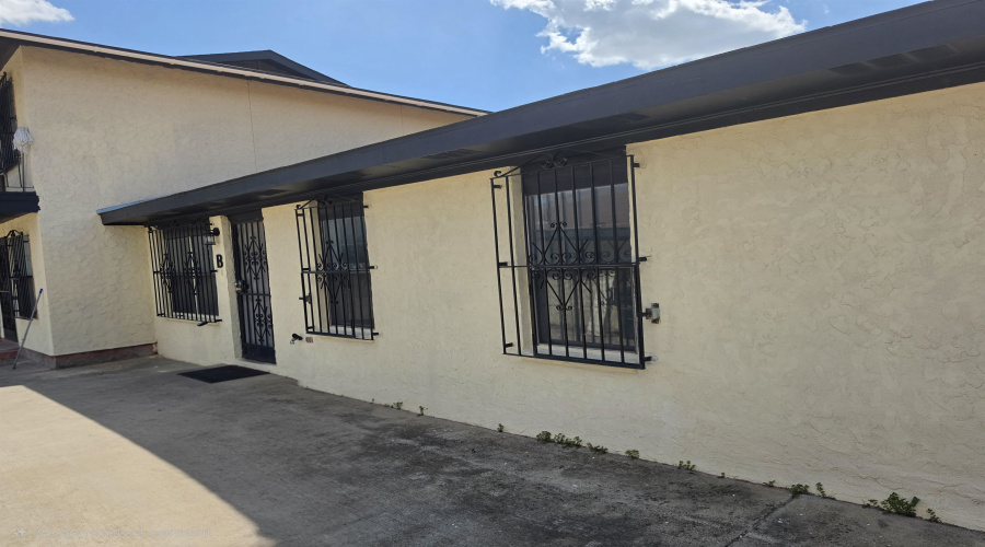 3017 Corpus Christi St, Laredo, Texas 78043, 2 Bedrooms Bedrooms, 3 Rooms Rooms,1 BathroomBathrooms,Residential,For Rent,3017 Corpus Christi St,20264199