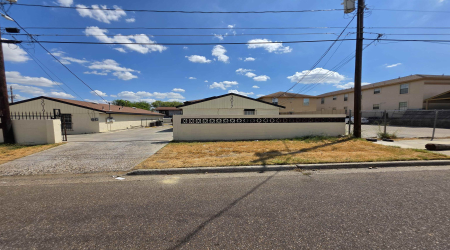 3017 Corpus Christi St, Laredo, Texas 78043, 2 Bedrooms Bedrooms, 3 Rooms Rooms,1 BathroomBathrooms,Residential,For Rent,3017 Corpus Christi St,20264199