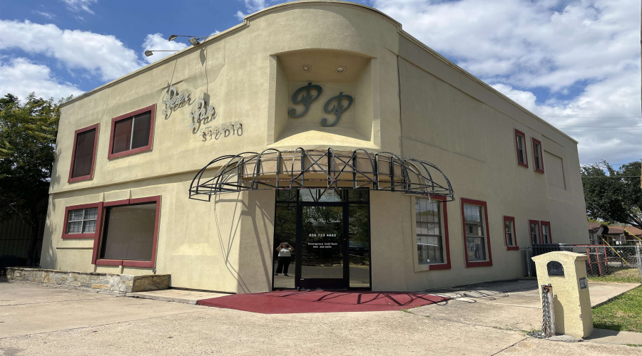 102 W Calton Rd, Laredo, Texas 78041, ,2 BathroomsBathrooms,Commercial retail/office,For Rent,102 W Calton Rd,20264208