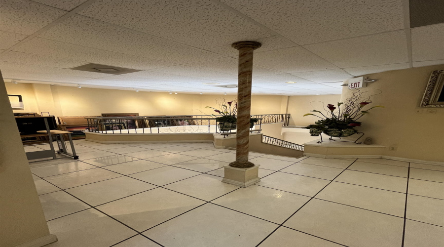 102 W Calton Rd, Laredo, Texas 78041, ,2 BathroomsBathrooms,Commercial retail/office,For Rent,102 W Calton Rd,20264208
