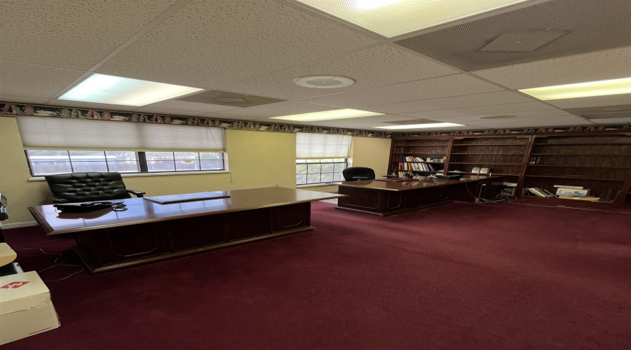 102 W Calton Rd, Laredo, Texas 78041, ,2 BathroomsBathrooms,Commercial retail/office,For Rent,102 W Calton Rd,20264208