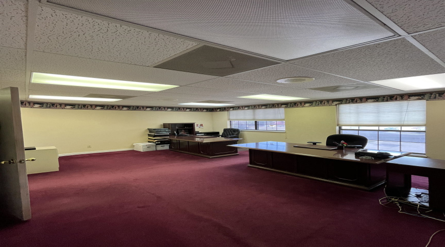 102 W Calton Rd, Laredo, Texas 78041, ,2 BathroomsBathrooms,Commercial retail/office,For Rent,102 W Calton Rd,20264208