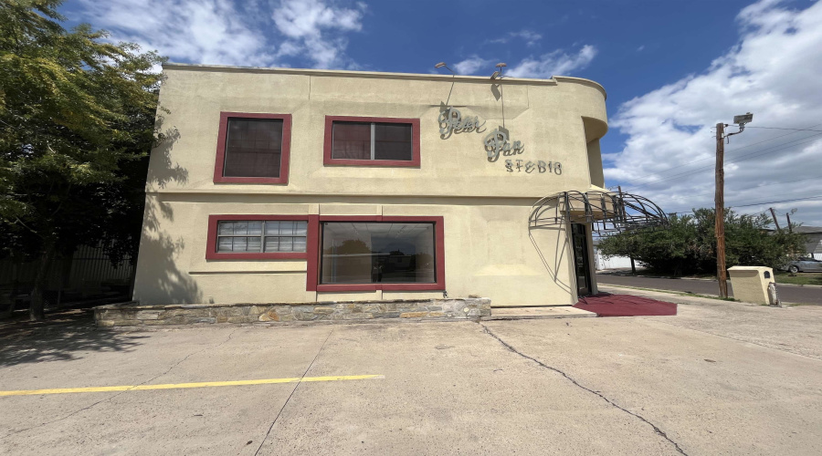 102 W Calton Rd, Laredo, Texas 78041, ,2 BathroomsBathrooms,Commercial retail/office,For Rent,102 W Calton Rd,20264208