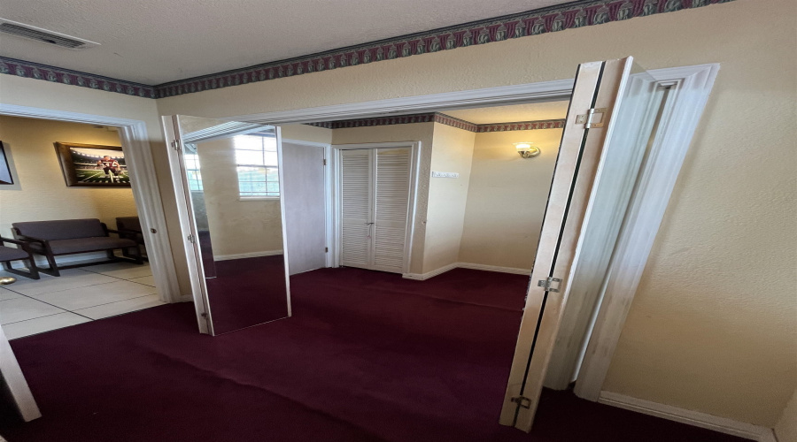 102 W Calton Rd, Laredo, Texas 78041, ,2 BathroomsBathrooms,Commercial retail/office,For Rent,102 W Calton Rd,20264208
