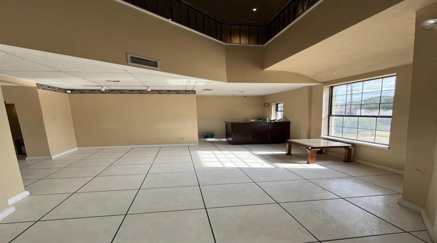 102 W Calton Rd, Laredo, Texas 78041, ,2 BathroomsBathrooms,Commercial retail/office,For Rent,102 W Calton Rd,20264208