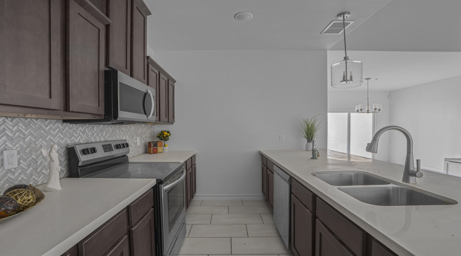9915 Kaspar Dr., Laredo, Texas 78041, 3 Bedrooms Bedrooms, 5 Rooms Rooms,3 BathroomsBathrooms,Residential,For Sale,9915 Kaspar Dr.,20264201