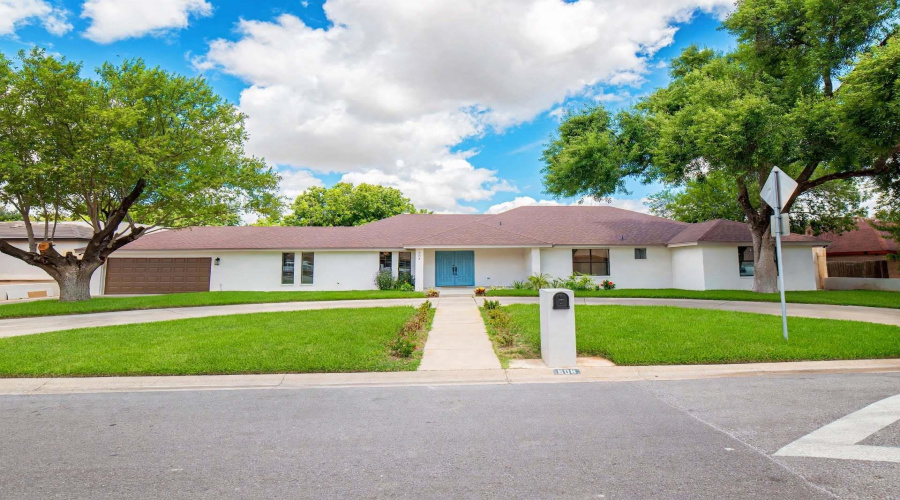 606 Merlin Rd, Laredo, Texas 78041, 4 Bedrooms Bedrooms, 8 Rooms Rooms,4 BathroomsBathrooms,Residential,For Sale,606 Merlin Rd,20264202