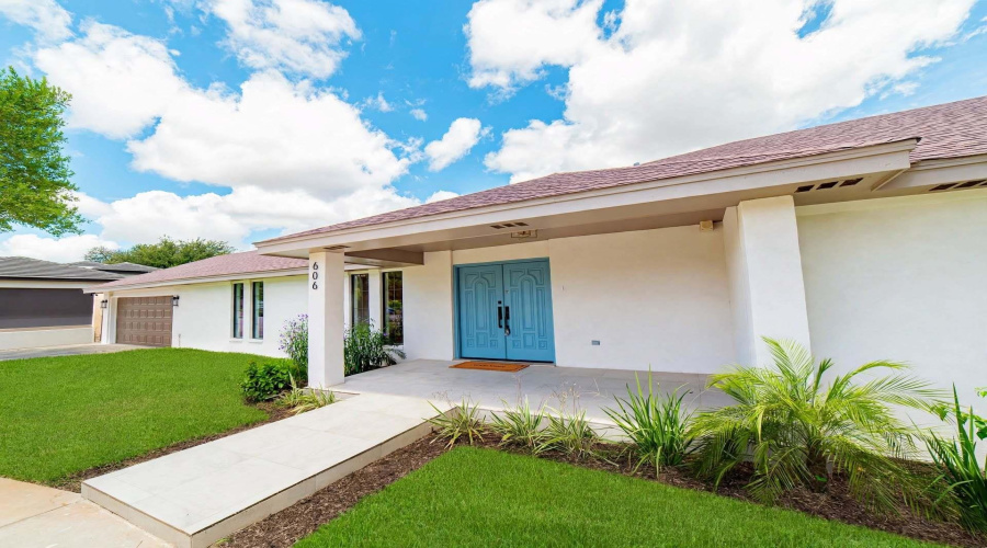 606 Merlin Rd, Laredo, Texas 78041, 4 Bedrooms Bedrooms, 8 Rooms Rooms,4 BathroomsBathrooms,Residential,For Sale,606 Merlin Rd,20264202