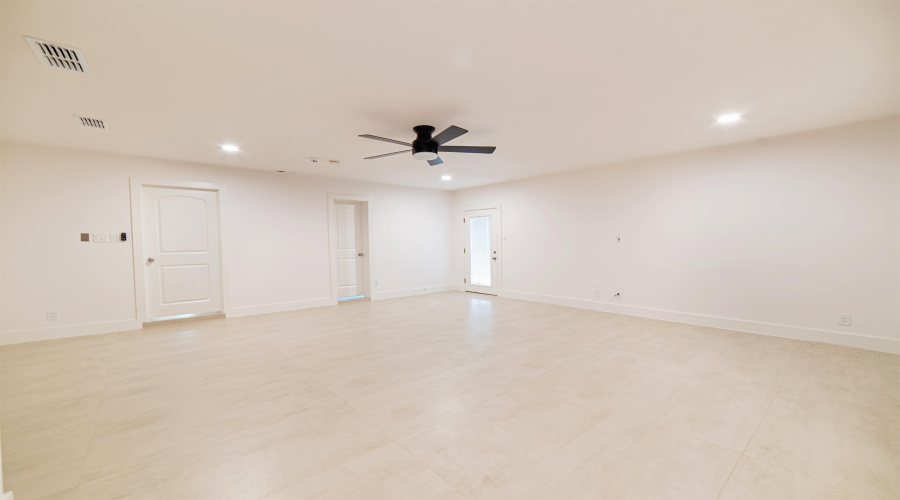 606 Merlin Rd, Laredo, Texas 78041, 4 Bedrooms Bedrooms, 8 Rooms Rooms,4 BathroomsBathrooms,Residential,For Sale,606 Merlin Rd,20264202