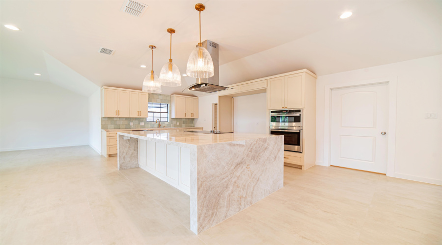 606 Merlin Rd, Laredo, Texas 78041, 4 Bedrooms Bedrooms, 8 Rooms Rooms,4 BathroomsBathrooms,Residential,For Sale,606 Merlin Rd,20264202
