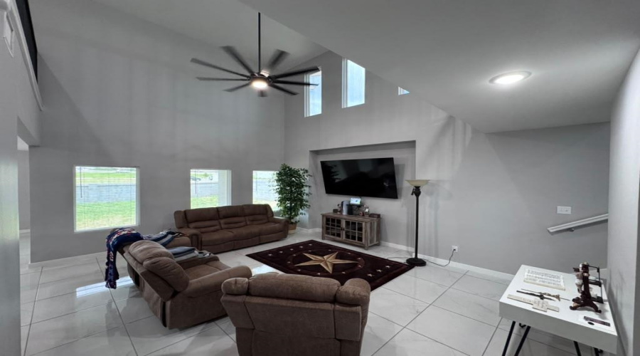 3012 Clydesdale Dr., Laredo, Texas 78046, 3 Bedrooms Bedrooms, 7 Rooms Rooms,2 BathroomsBathrooms,Residential,For Rent,3012 Clydesdale Dr.,20264203
