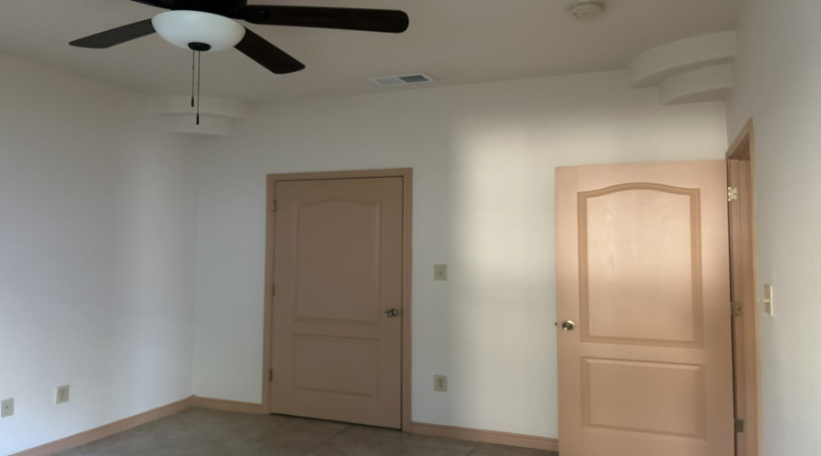 2901 S Martin Ave, Laredo, Texas 78046, 2 Bedrooms Bedrooms, 5 Rooms Rooms,1 BathroomBathrooms,Residential,For Rent,2901 S Martin Ave,20264205
