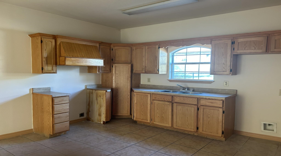 2901 S Martin Ave, Laredo, Texas 78046, 2 Bedrooms Bedrooms, 5 Rooms Rooms,1 BathroomBathrooms,Residential,For Rent,2901 S Martin Ave,20264205