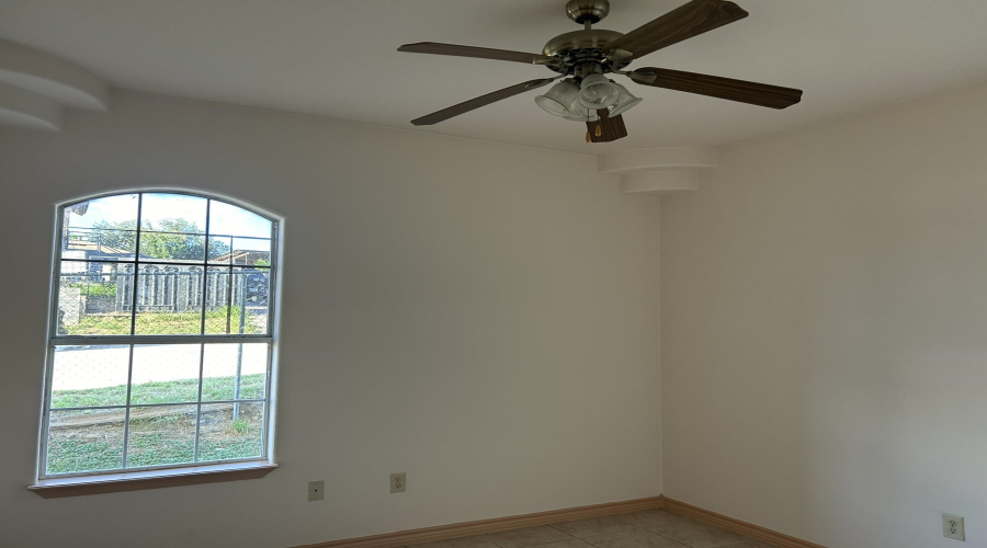 2901 S Martin Ave, Laredo, Texas 78046, 2 Bedrooms Bedrooms, 5 Rooms Rooms,1 BathroomBathrooms,Residential,For Rent,2901 S Martin Ave,20264205