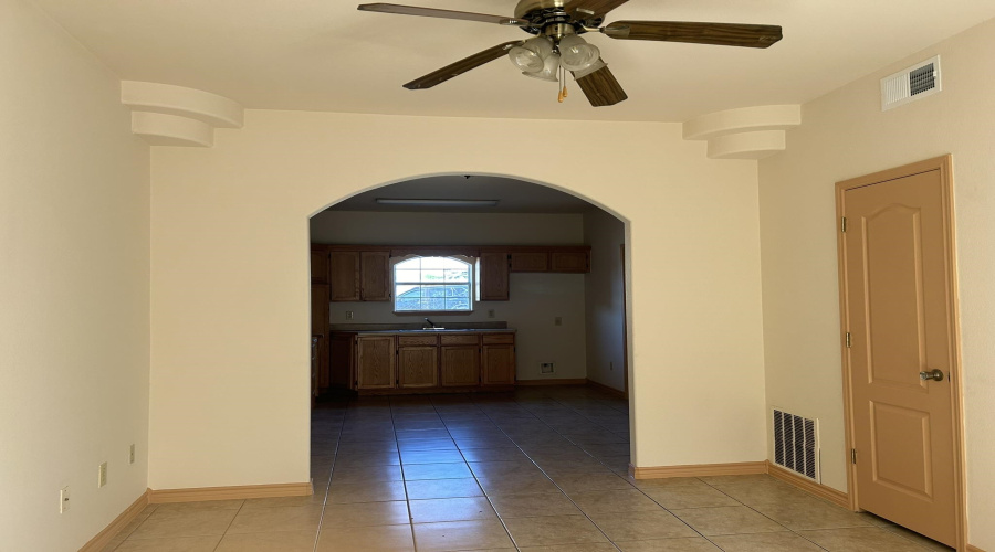 2901 S Martin Ave, Laredo, Texas 78046, 2 Bedrooms Bedrooms, 5 Rooms Rooms,1 BathroomBathrooms,Residential,For Rent,2901 S Martin Ave,20264205