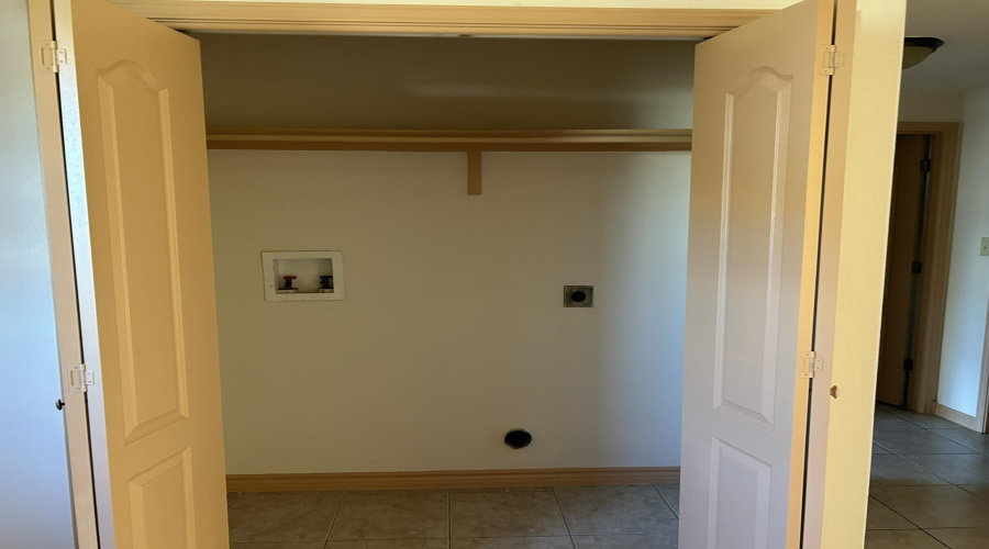 2901 S Martin Ave, Laredo, Texas 78046, 2 Bedrooms Bedrooms, 5 Rooms Rooms,1 BathroomBathrooms,Residential,For Rent,2901 S Martin Ave,20264205