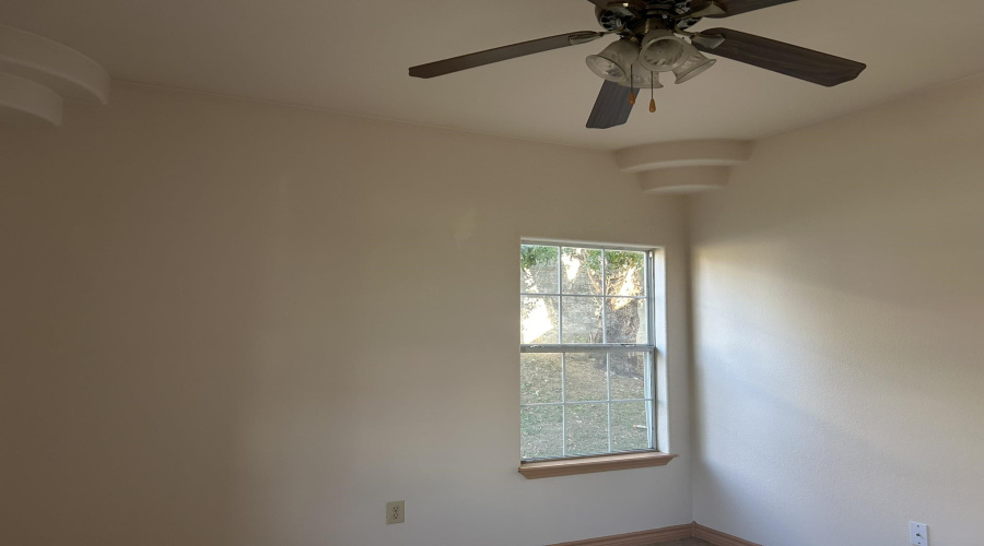 2901 S Martin Ave, Laredo, Texas 78046, 2 Bedrooms Bedrooms, 5 Rooms Rooms,1 BathroomBathrooms,Residential,For Rent,2901 S Martin Ave,20264205