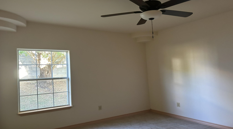 2901 S Martin Ave, Laredo, Texas 78046, 2 Bedrooms Bedrooms, 5 Rooms Rooms,1 BathroomBathrooms,Residential,For Rent,2901 S Martin Ave,20264205