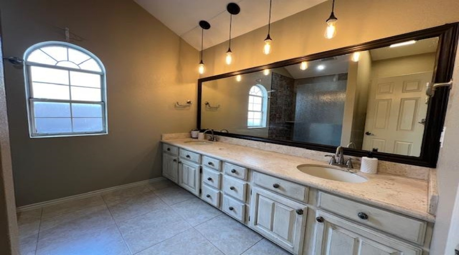 1201 St Patrick Dr, LAREDO, Texas 78045, 4 Bedrooms Bedrooms, 6 Rooms Rooms,3 BathroomsBathrooms,Residential,For Rent,1201 St Patrick Dr,20264207