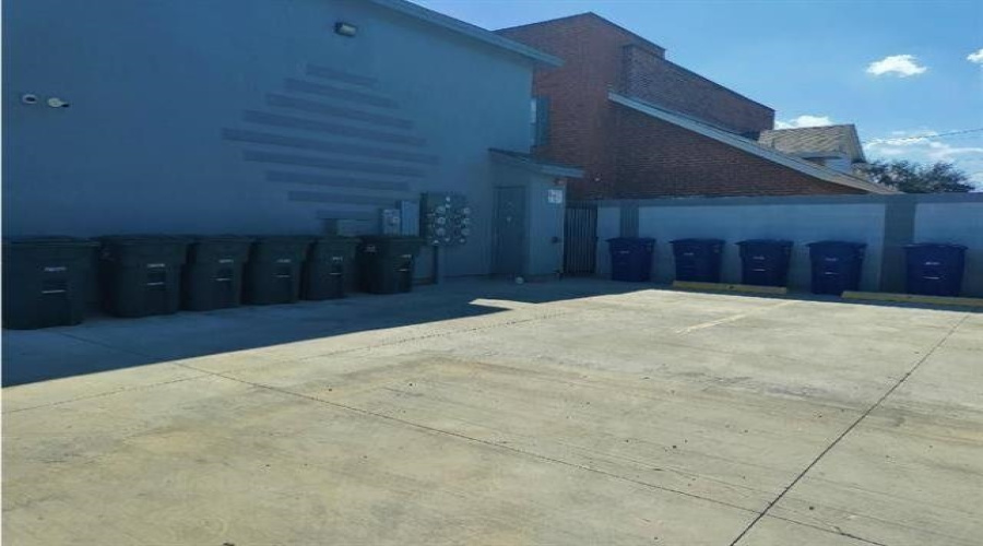 2103 Napoleon St, Laredo, Texas 78043, 2 Bedrooms Bedrooms, 3 Rooms Rooms,1 BathroomBathrooms,Residential,For Rent,2103 Napoleon St,20264209