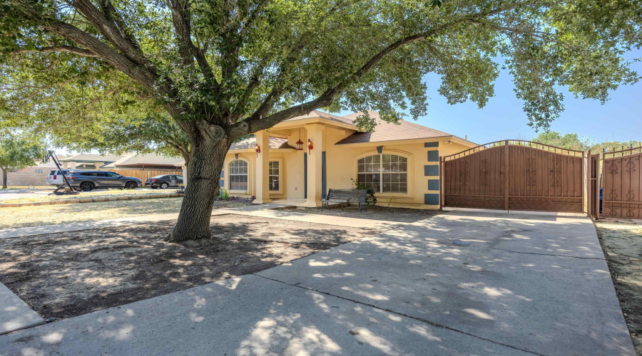 307 Hancock Ct, Laredo, Texas 78046, 3 Bedrooms Bedrooms, 6 Rooms Rooms,2 BathroomsBathrooms,Residential,For Rent,307 Hancock Ct,20264210