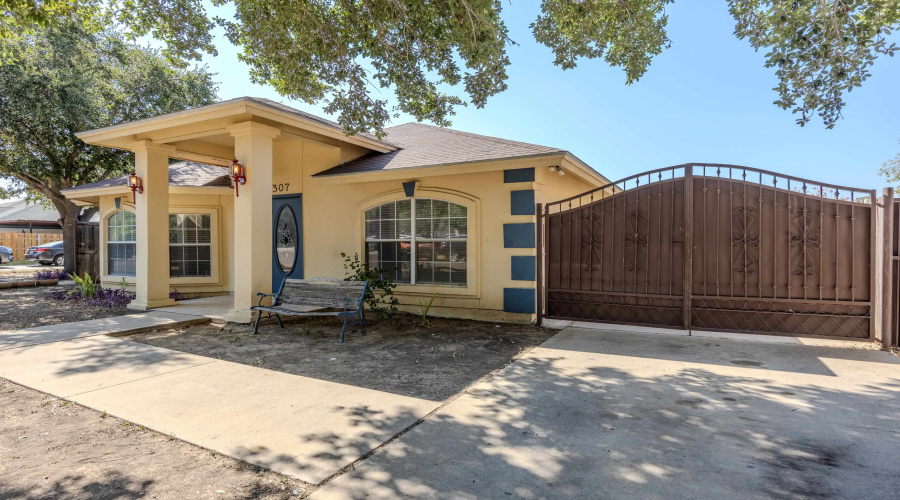307 Hancock Ct, Laredo, Texas 78046, 3 Bedrooms Bedrooms, 6 Rooms Rooms,2 BathroomsBathrooms,Residential,For Rent,307 Hancock Ct,20264210