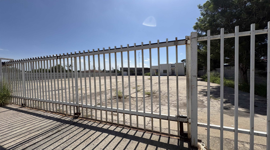 2613 San Dario Ave, Laredo, Texas 78040, 1 Room Rooms,1 BathroomBathrooms,Commercial retail/office,For Rent,2613 San Dario Ave,20253683