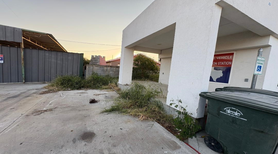 2613 San Dario Ave, Laredo, Texas 78040, 1 Room Rooms,1 BathroomBathrooms,Commercial retail/office,For Rent,2613 San Dario Ave,20253683