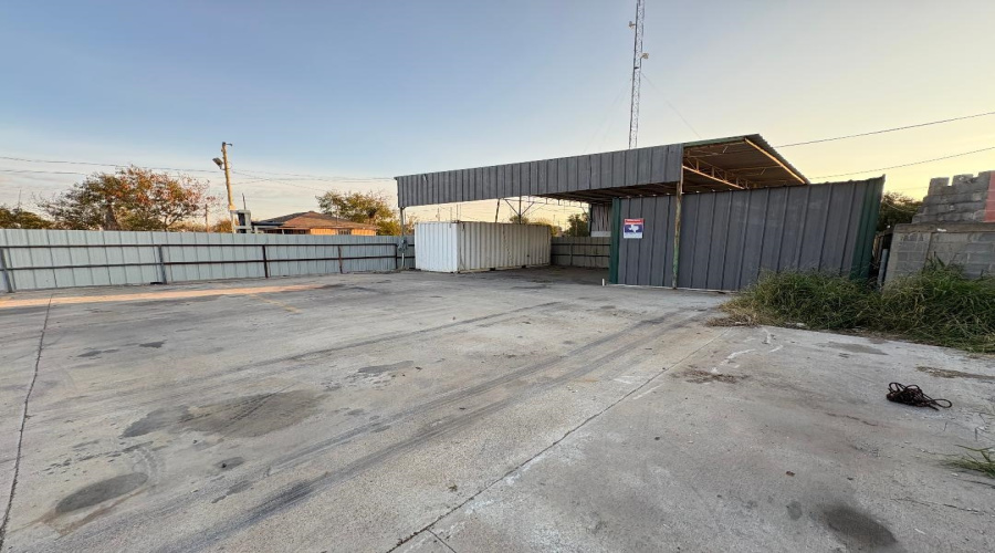 2613 San Dario Ave, Laredo, Texas 78040, 1 Room Rooms,1 BathroomBathrooms,Commercial retail/office,For Rent,2613 San Dario Ave,20253683