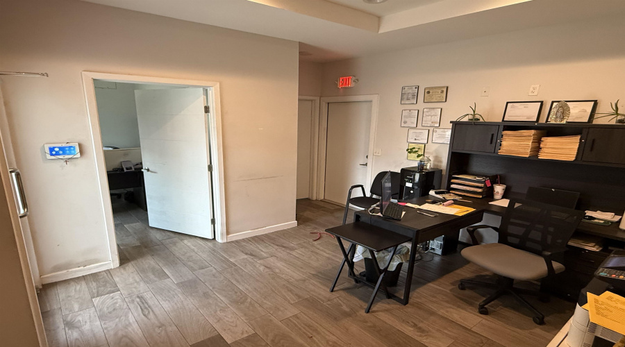 2613 San Dario Ave, Laredo, Texas 78040, 1 Room Rooms,1 BathroomBathrooms,Commercial retail/office,For Rent,2613 San Dario Ave,20253683