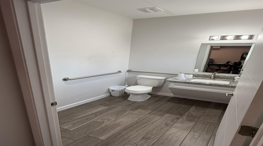 2613 San Dario Ave, Laredo, Texas 78040, 1 Room Rooms,1 BathroomBathrooms,Commercial retail/office,For Rent,2613 San Dario Ave,20253683