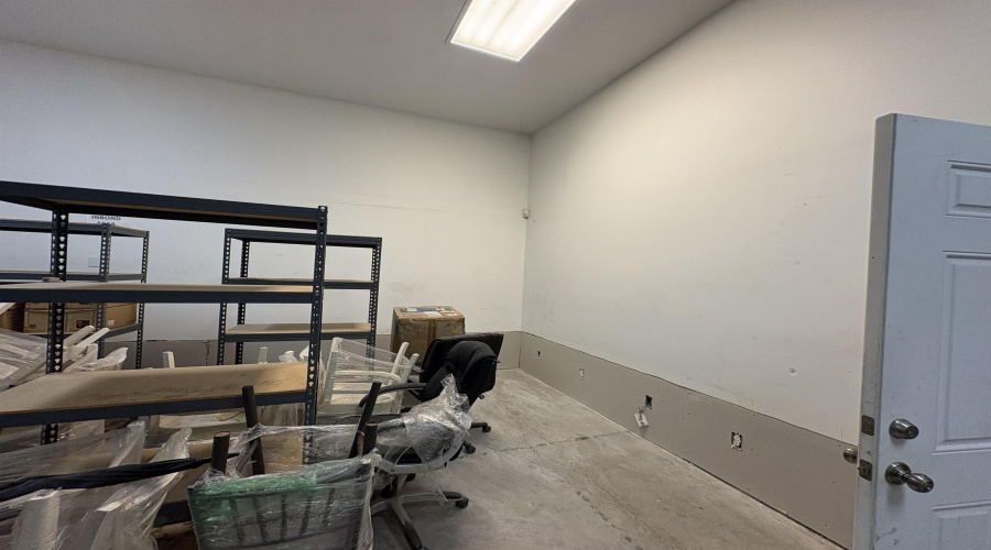 2614 San Eduardo Ave, Laredo, Texas 78040, 1 Room Rooms,1 BathroomBathrooms,Commercial retail/office,For Rent,2614 San Eduardo Ave,20263456
