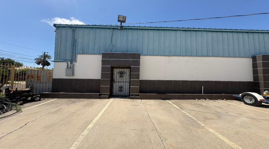 2614 San Eduardo Ave, Laredo, Texas 78040, 1 Room Rooms,1 BathroomBathrooms,Commercial retail/office,For Rent,2614 San Eduardo Ave,20263456