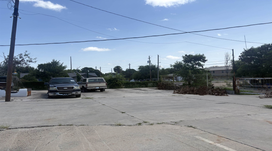 2614 San Eduardo Ave, Laredo, Texas 78040, 1 Room Rooms,1 BathroomBathrooms,Commercial retail/office,For Rent,2614 San Eduardo Ave,20263456