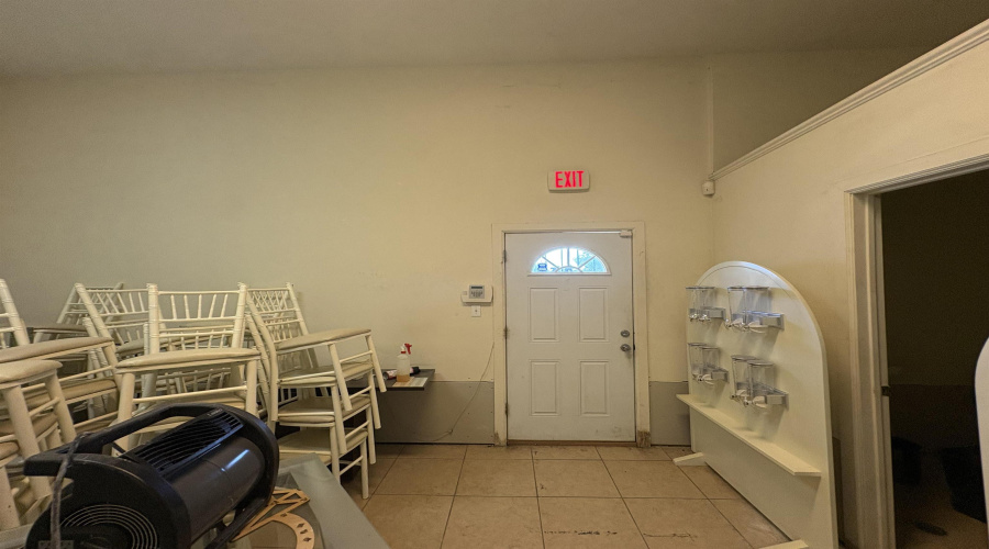 2614 San Eduardo Ave, Laredo, Texas 78040, 1 Room Rooms,1 BathroomBathrooms,Commercial retail/office,For Rent,2614 San Eduardo Ave,20263456