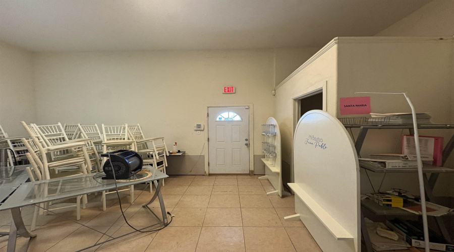 2614 San Eduardo Ave, Laredo, Texas 78040, 1 Room Rooms,1 BathroomBathrooms,Commercial retail/office,For Rent,2614 San Eduardo Ave,20263456