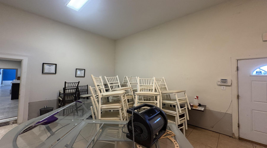 2614 San Eduardo Ave, Laredo, Texas 78040, 1 Room Rooms,1 BathroomBathrooms,Commercial retail/office,For Rent,2614 San Eduardo Ave,20263456