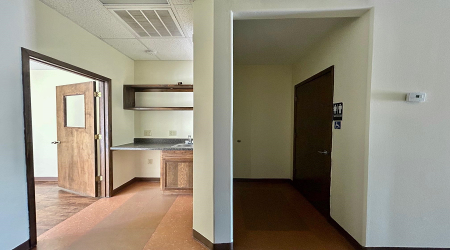 9803 Sterling Lp, Laredo, Texas 78045, 1 Room Rooms,1 BathroomBathrooms,Commercial retail/office,For Rent,9803 Sterling Lp,20264215