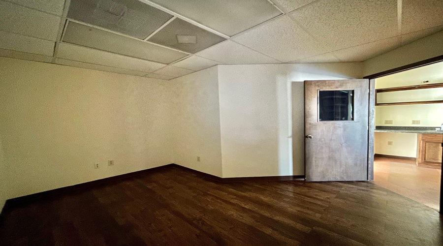 9803 Sterling Lp, Laredo, Texas 78045, 1 Room Rooms,1 BathroomBathrooms,Commercial retail/office,For Rent,9803 Sterling Lp,20264215