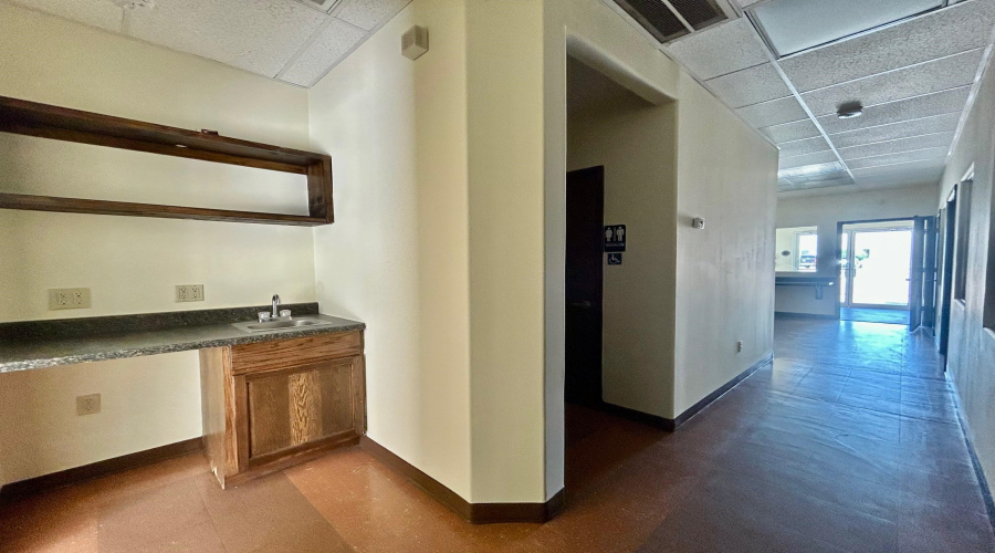 9803 Sterling Lp, Laredo, Texas 78045, 1 Room Rooms,1 BathroomBathrooms,Commercial retail/office,For Rent,9803 Sterling Lp,20264215