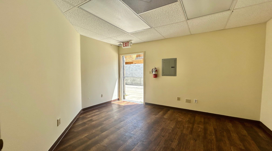 9803 Sterling Lp, Laredo, Texas 78045, 1 Room Rooms,1 BathroomBathrooms,Commercial retail/office,For Rent,9803 Sterling Lp,20264215