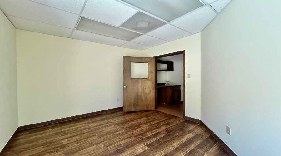 9803 Sterling Lp, Laredo, Texas 78045, 1 Room Rooms,1 BathroomBathrooms,Commercial retail/office,For Rent,9803 Sterling Lp,20264215