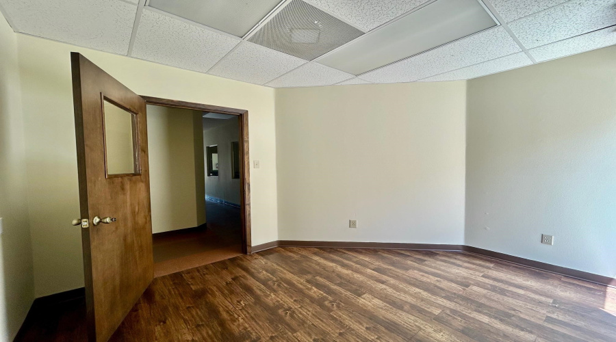 9803 Sterling Lp, Laredo, Texas 78045, 1 Room Rooms,1 BathroomBathrooms,Commercial retail/office,For Rent,9803 Sterling Lp,20264215