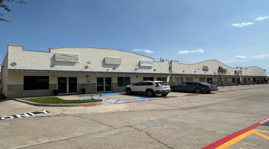 9803 Sterling Lp, Laredo, Texas 78045, 1 Room Rooms,1 BathroomBathrooms,Commercial retail/office,For Rent,9803 Sterling Lp,20264215