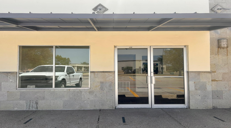 9803 Sterling Lp, Laredo, Texas 78045, 1 Room Rooms,1 BathroomBathrooms,Commercial retail/office,For Rent,9803 Sterling Lp,20264215