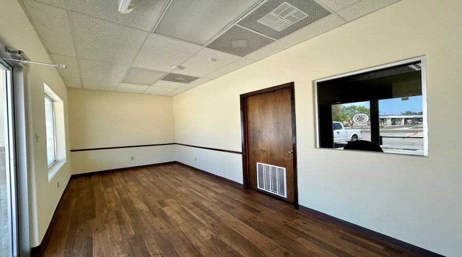 9803 Sterling Lp, Laredo, Texas 78045, 1 Room Rooms,1 BathroomBathrooms,Commercial retail/office,For Rent,9803 Sterling Lp,20264215