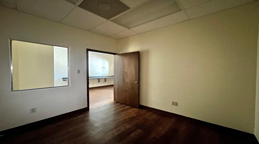 9803 Sterling Lp, Laredo, Texas 78045, 1 Room Rooms,1 BathroomBathrooms,Commercial retail/office,For Rent,9803 Sterling Lp,20264215