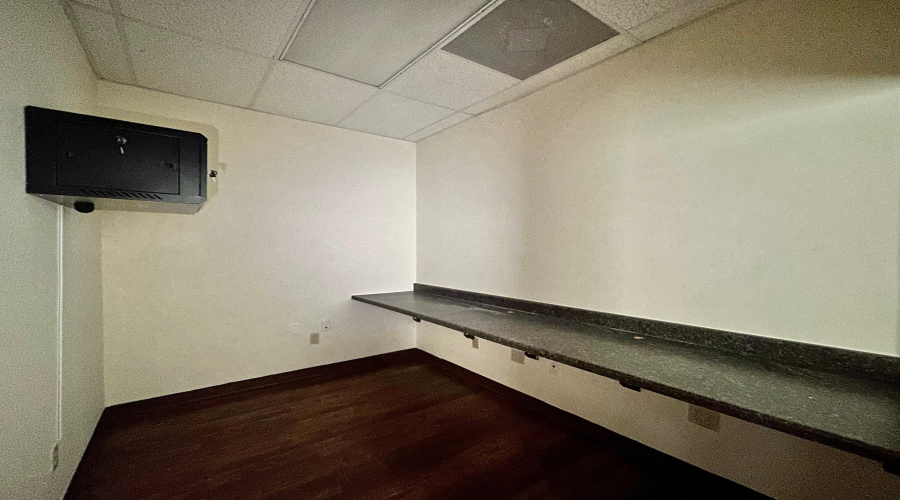 9803 Sterling Lp, Laredo, Texas 78045, 1 Room Rooms,1 BathroomBathrooms,Commercial retail/office,For Rent,9803 Sterling Lp,20264215